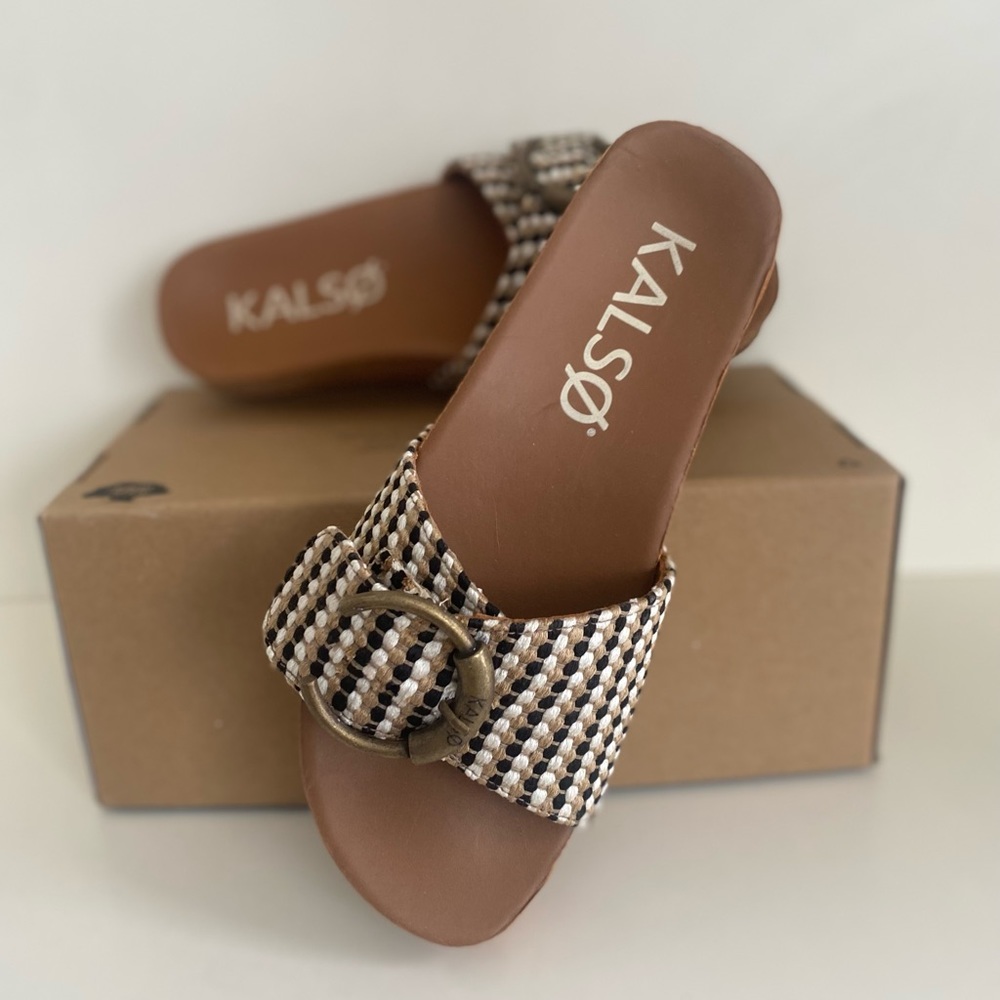 NEW Kalsø Sway Earth shoe  w/buckle feature.. 3D weave & negative heel